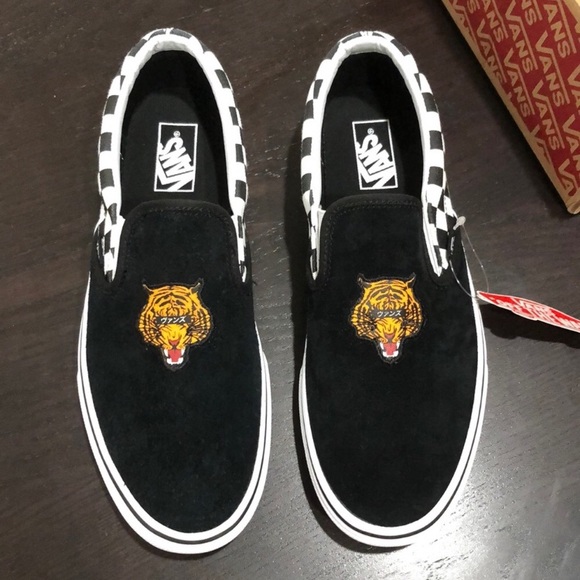 vans slip on tiger check